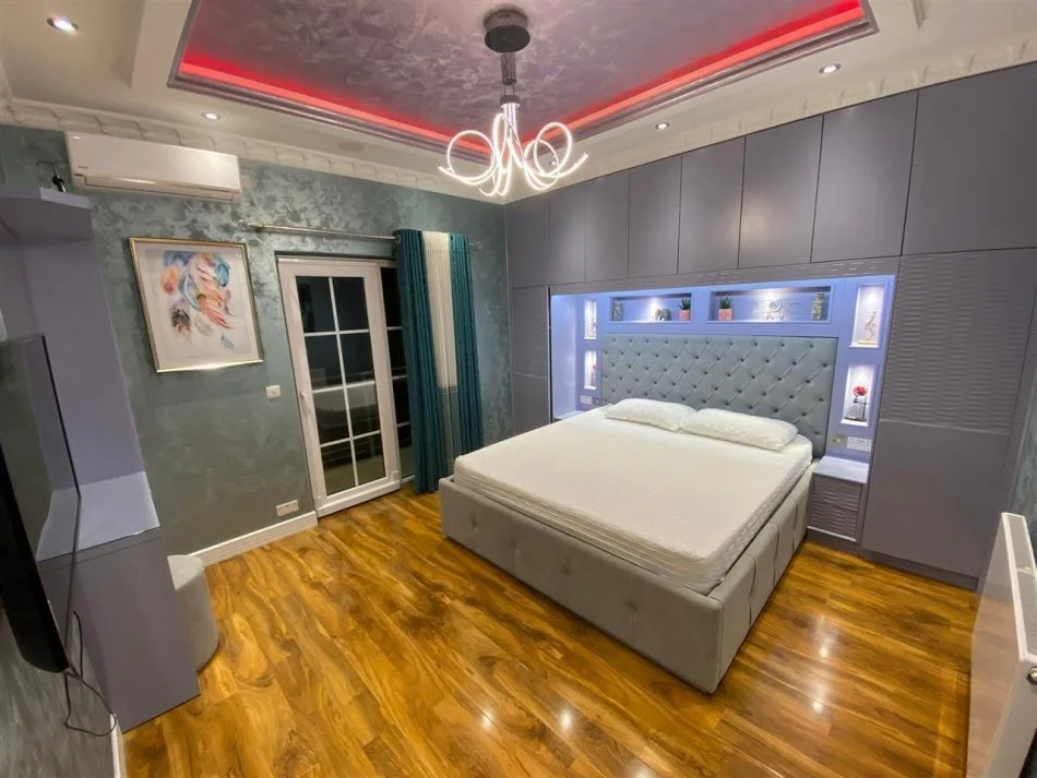 Tirane, jepet me qera shtepi 2+1+Ballkon Kati 3, 75 m² 450 € (Allias)