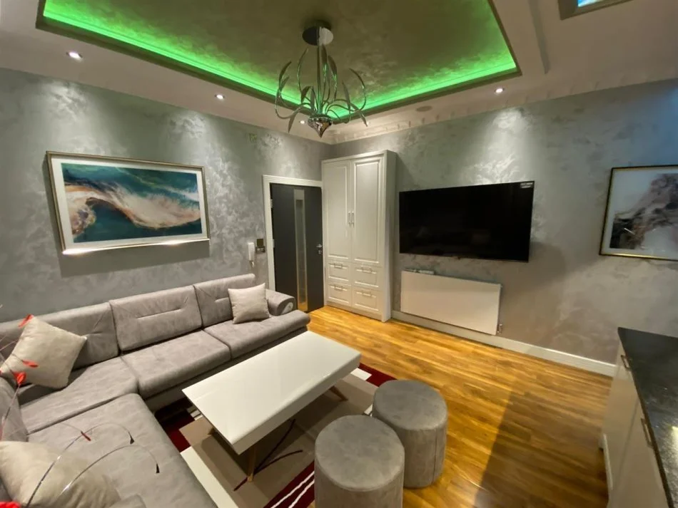 Tirane, jepet me qera shtepi 2+1+Ballkon Kati 3, 75 m² 450 € (Allias)