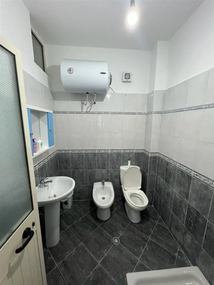 Durres, Jepet me Qera apartament 2+1 Kati 3, 105 m²