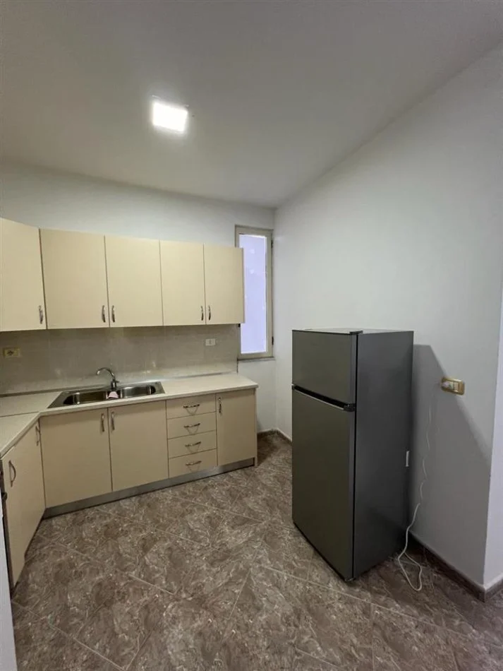 Durres, Jepet me Qera apartament 2+1 Kati 3, 105 m²