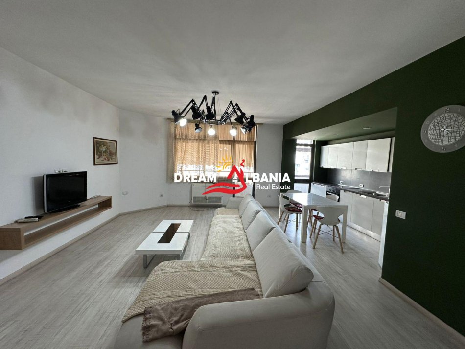 Tirane, jepet me qera apartament 2+1+Ballkon Kati 10, 120 m² 650 € (Ne Bulevardin Zogu i Pare - ID 42215264)