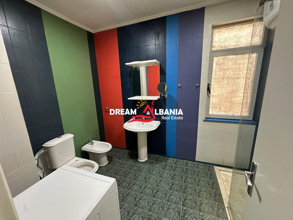 Tirane, jepet me qera apartament 2+1+Ballkon Kati 10, 120 m² 650 € (Ne Bulevardin Zogu i Pare - ID 42215264)