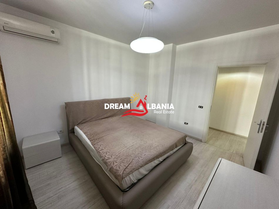 Tirane, jepet me qera apartament 2+1+Ballkon Kati 10, 120 m² 650 € (Ne Bulevardin Zogu i Pare - ID 42215264)