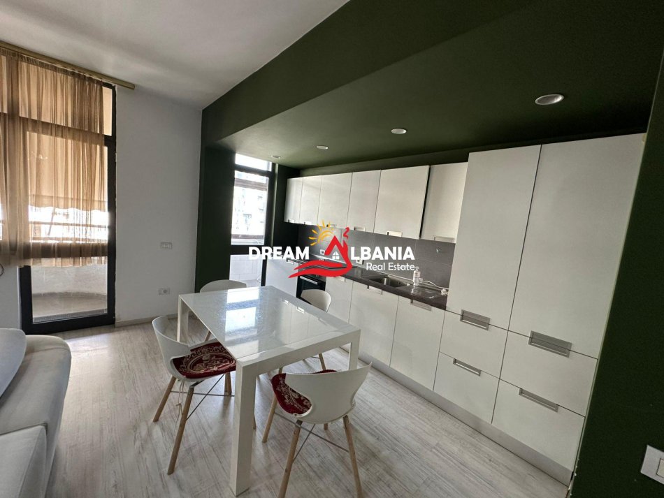 Tirane, jepet me qera apartament 2+1+Ballkon Kati 10, 120 m² 650 € (Ne Bulevardin Zogu i Pare - ID 42215264)