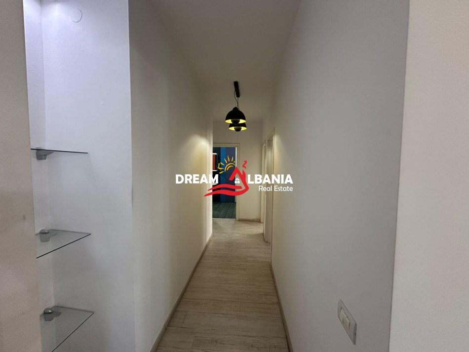 Tirane, jepet me qera apartament 2+1+Ballkon Kati 10, 120 m² 650 € (Ne Bulevardin Zogu i Pare - ID 42215264)