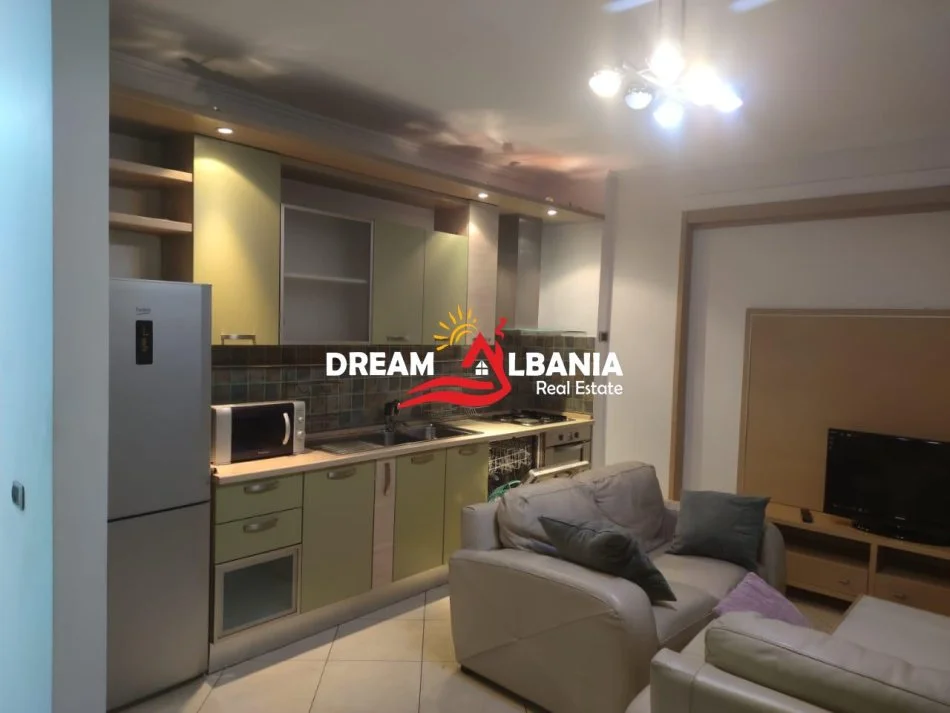 Tirane, jepet me qera apartament 2+1 , 100 m² 600 € (ne rrugen Ferit Xhajko prane tregut te Medresese)