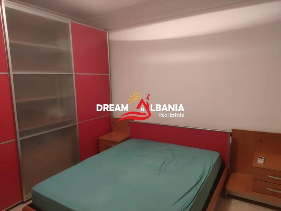 Tirane, jepet me qera apartament 2+1 , 100 m² 600 € (ne rrugen Ferit Xhajko prane tregut te Medresese)