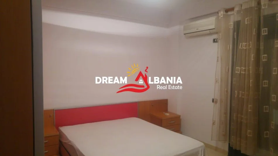 Tirane, jepet me qera apartament 2+1 , 100 m² 600 € (ne rrugen Ferit Xhajko prane tregut te Medresese)