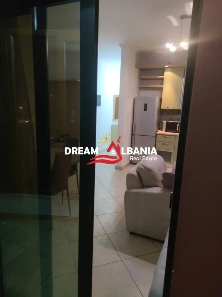 Tirane, jepet me qera apartament 2+1 , 100 m² 600 € (ne rrugen Ferit Xhajko prane tregut te Medresese)
