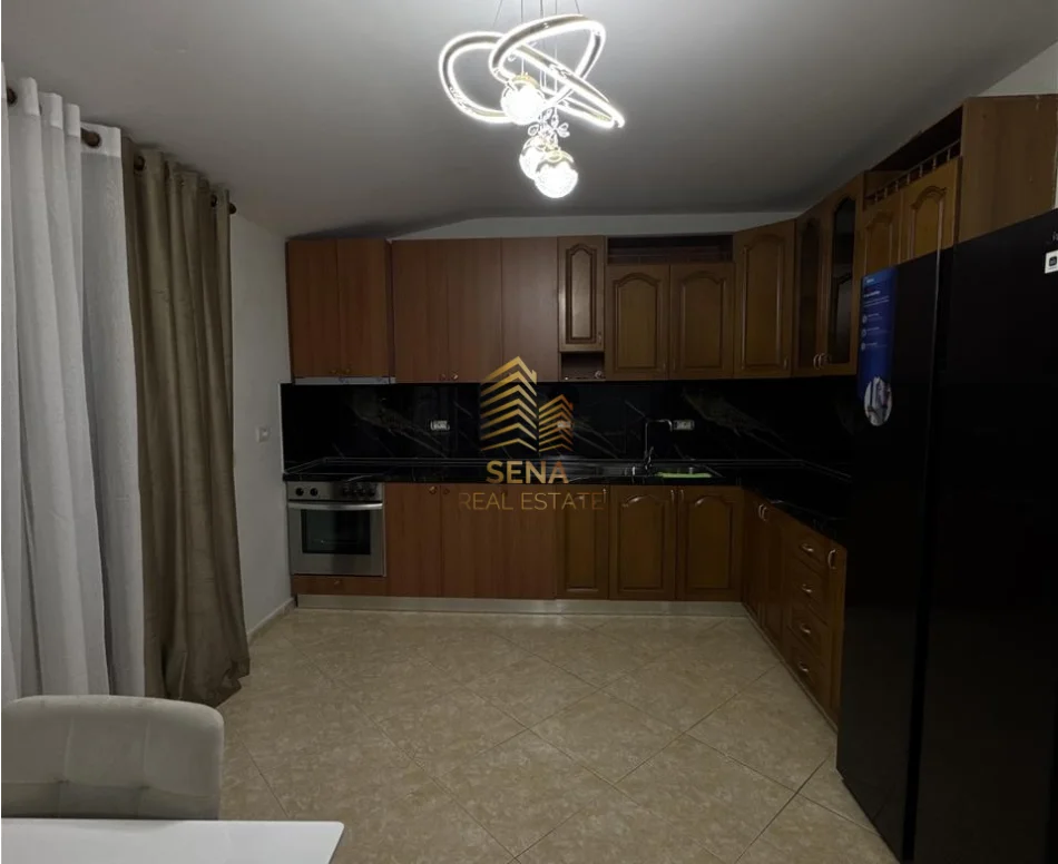 Tirane, jepet me qera apartament 2+1+Ballkon Kati 5, 140 m² 500 € (Porcelan)