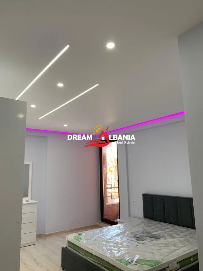 Tirane, jepet me qera apartament 2+1 Kati 2, 80 m² 600 € (tek Kopshti Botanik prane xhamise)