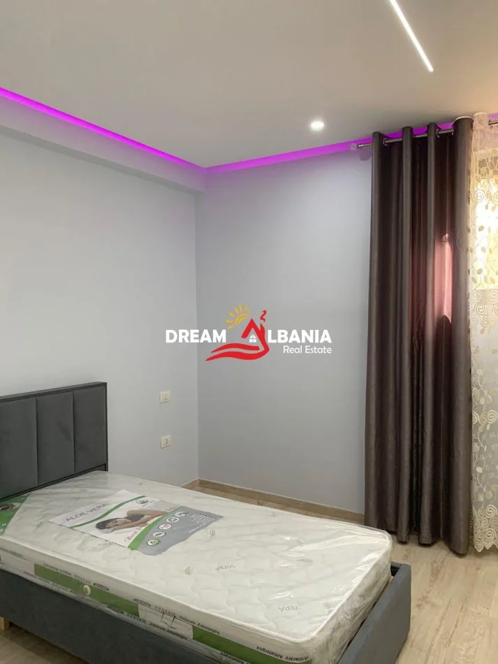 Tirane, jepet me qera apartament 2+1 Kati 2, 80 m² 600 € (tek Kopshti Botanik prane xhamise)