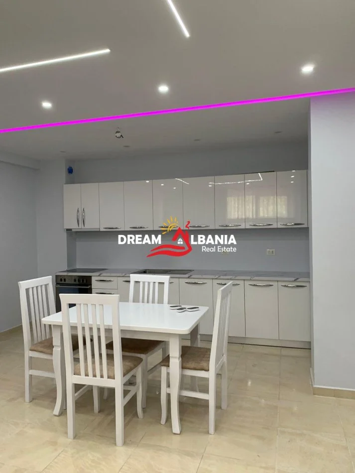 Tirane, jepet me qera apartament 2+1 Kati 2, 80 m² 600 € (tek Kopshti Botanik prane xhamise)