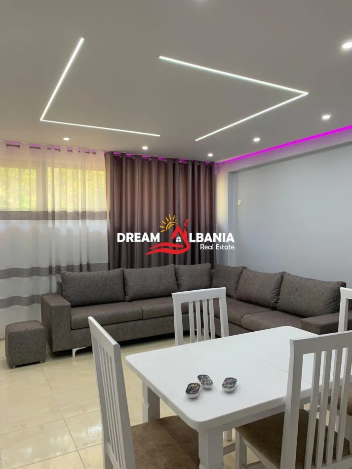 Tirane, jepet me qera apartament 2+1 Kati 2, 80 m² 600 € (tek Kopshti Botanik prane xhamise)