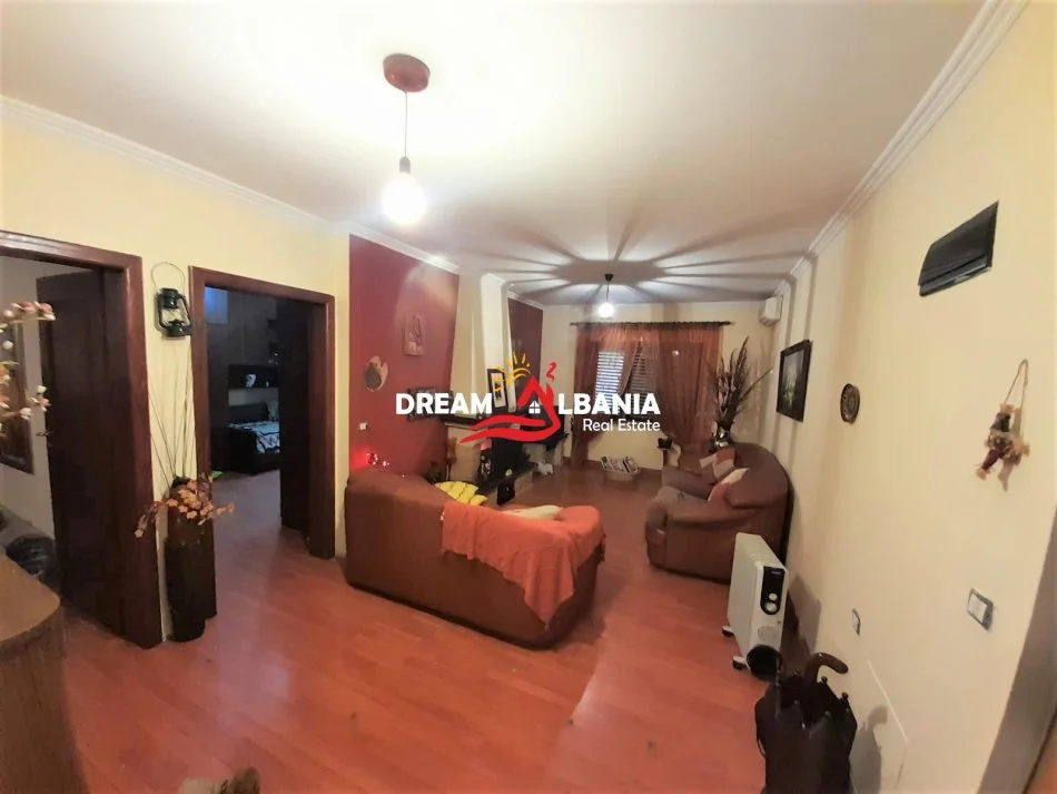 Tirane, jepet me qera apartament 2+1 , 90 m² 500 € (tek Pazari i ri ne rrugen Tefta Tashko Koco)