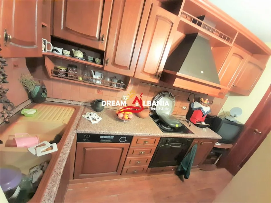 Tirane, jepet me qera apartament 2+1 , 90 m² 500 € (tek Pazari i ri ne rrugen Tefta Tashko Koco)