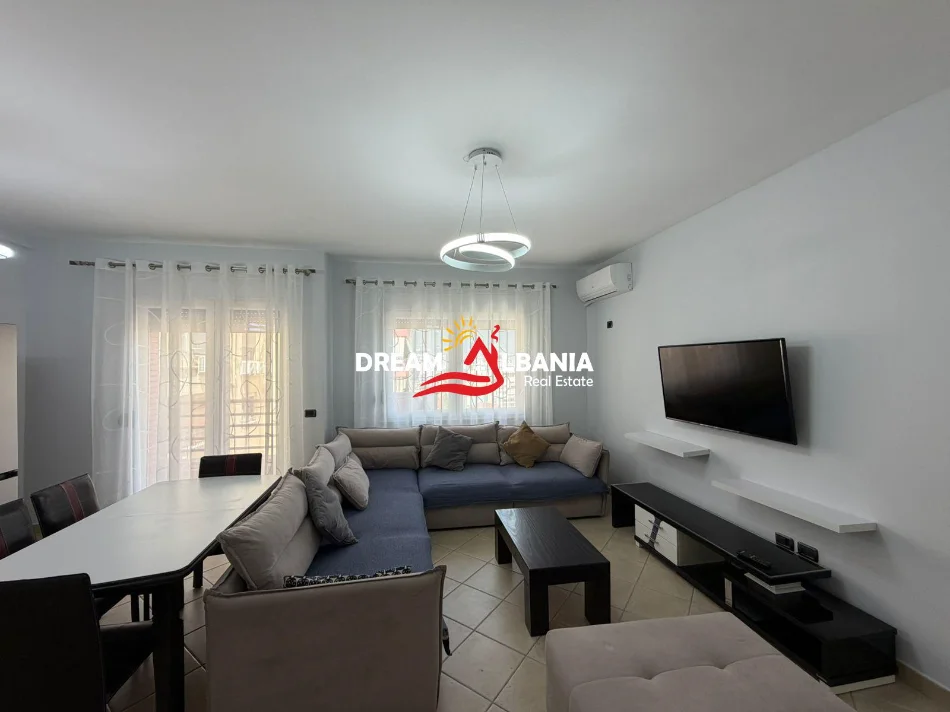 Tirane, jepet me qera apartament 2+1 Kati 10, 102 m² 900 € (Qender)