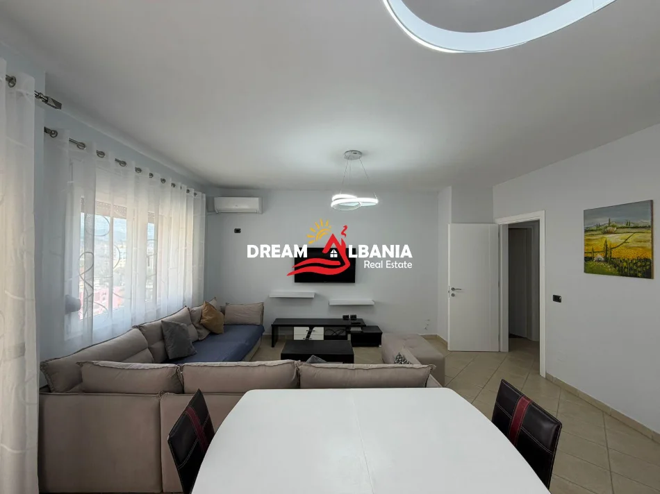 Tirane, jepet me qera apartament 2+1 Kati 10, 102 m² 900 € (Qender)