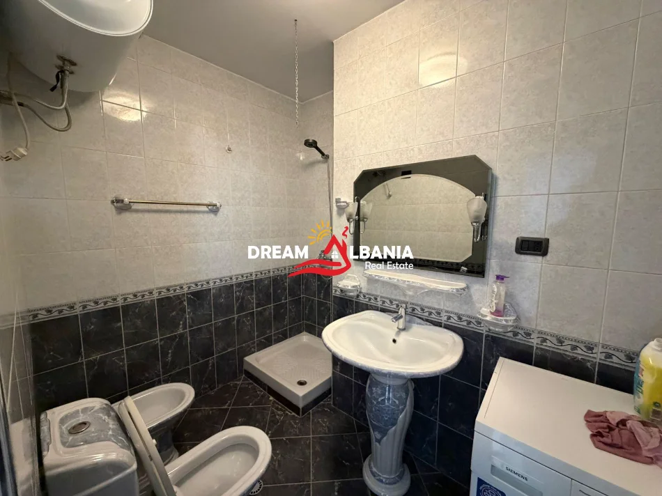 Tirane, jepet me qera apartament 2+1 Kati 10, 102 m² 900 € (Qender)