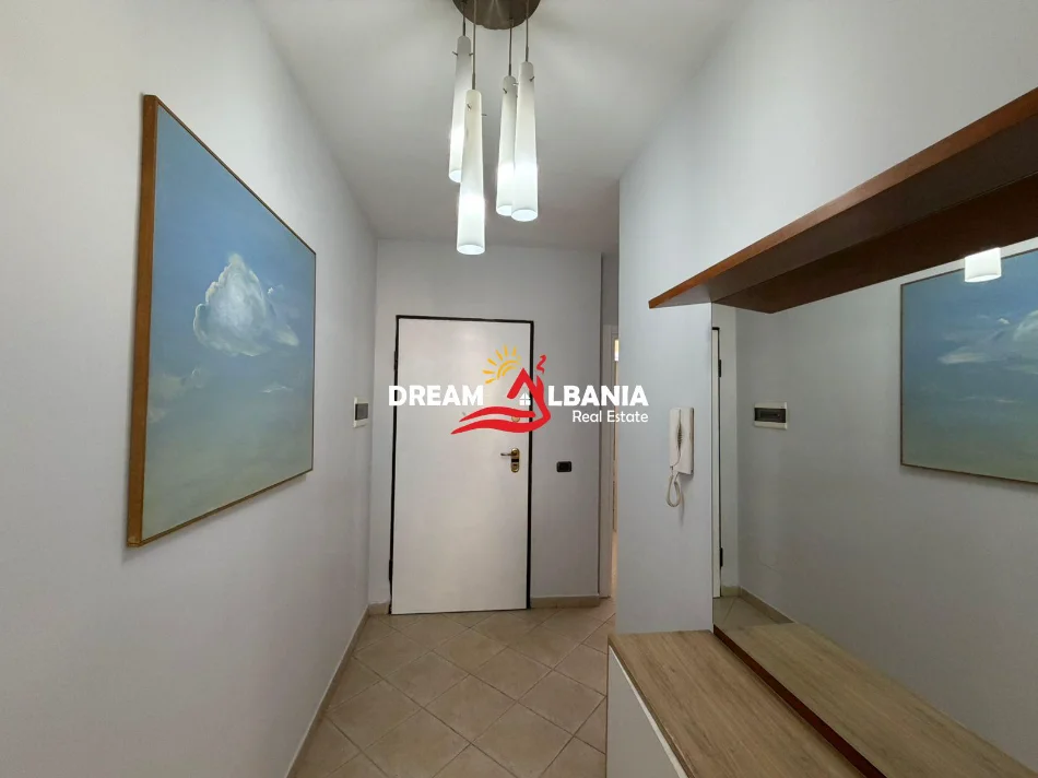 Tirane, jepet me qera apartament 2+1 Kati 10, 102 m² 900 € (Qender)