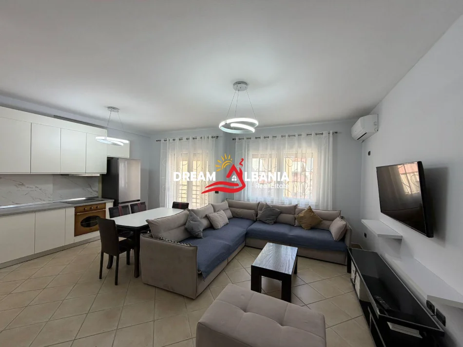 Tirane, jepet me qera apartament 2+1 Kati 10, 102 m² 900 € (Qender)