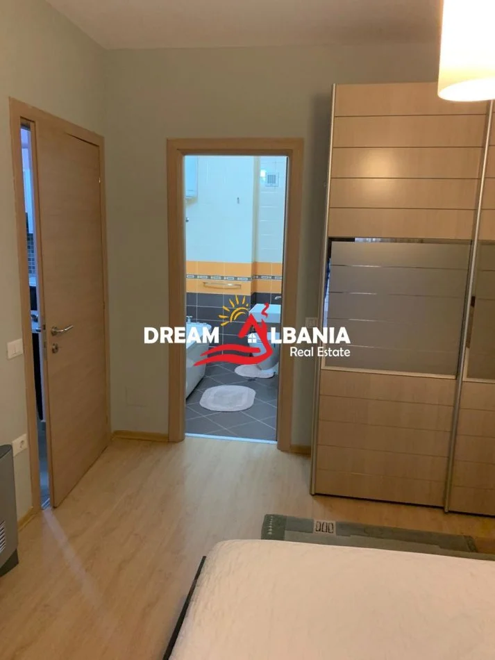 Tirane, jepet me qera apartament 3+1 , 110 m² 800 € (ne Bllok prane Juridikut)