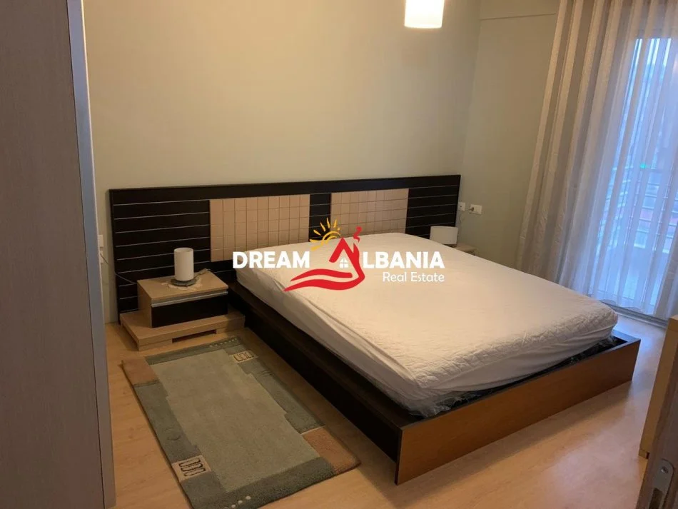 Tirane, jepet me qera apartament 3+1 , 110 m² 800 € (ne Bllok prane Juridikut)