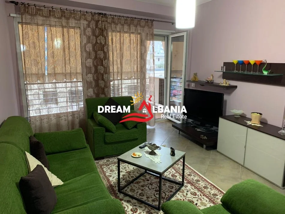 Tirane, jepet me qera apartament 3+1 , 110 m² 800 € (ne Bllok prane Juridikut)