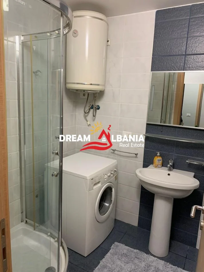 Tirane, jepet me qera apartament 3+1 , 110 m² 800 € (ne Bllok prane Juridikut)