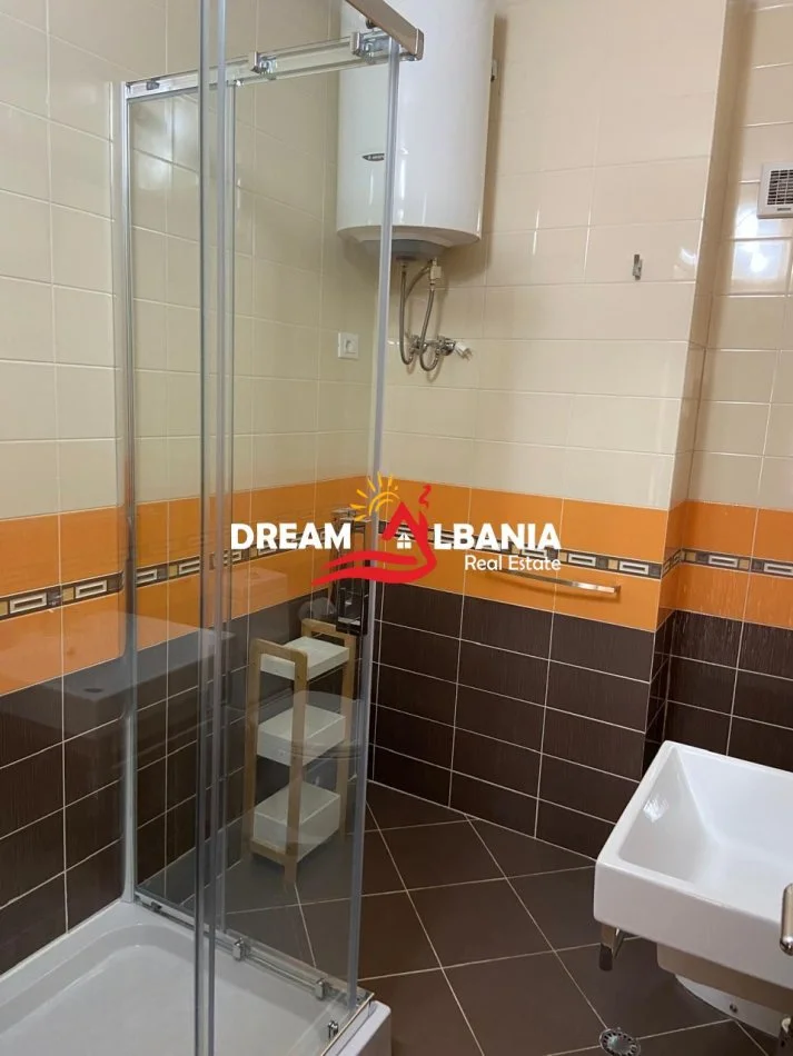 Tirane, jepet me qera apartament 3+1 , 110 m² 800 € (ne Bllok prane Juridikut)