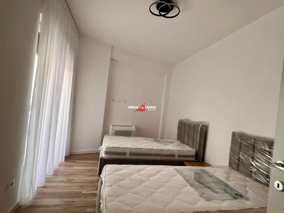 Tirane, jepet me qera apartament 2+1+Ballkon Kati 10, 100 m² 800 € (ne Bulevardin e Ri prane Kompleksit Marga)
