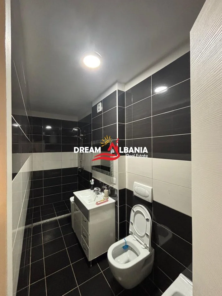 Tirane, jepet me qera apartament 2+1 , 90 m² 700 € (tek Ish Parku, kompleksi Kontakt)
