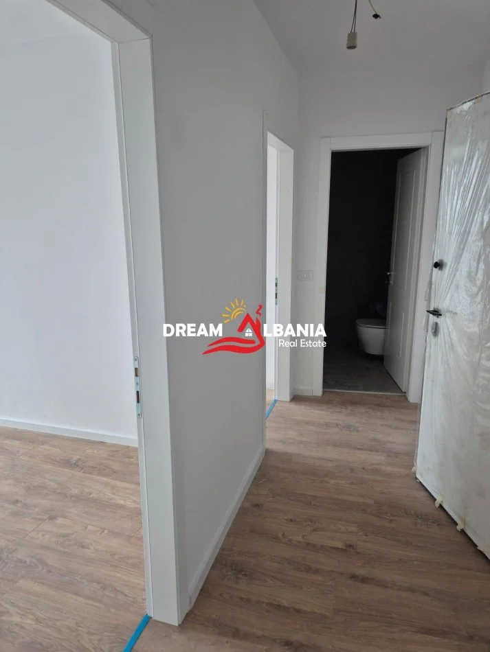 Tirane, jepet me qera zyre Kati 5, 104 m² 1.700 € (liqeni i Tiranes)