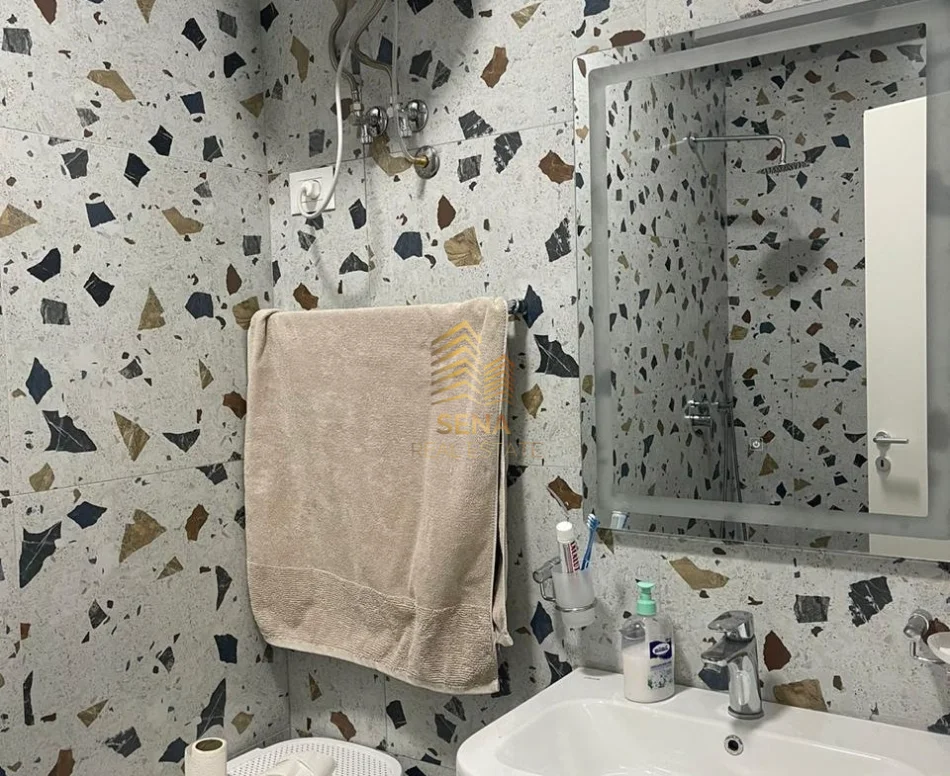 Tirane, jepet me qera apartament 1+1+Ballkon Kati 9, 55 m² 420 € (Ali Demi, Mangalem 21)
