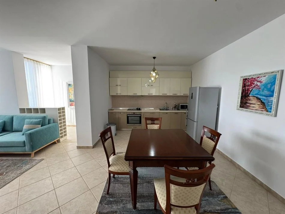 Durres, jepet me qera apartament 3+1 Kati 4, 1.000 € (VOLLGA DURRES!)