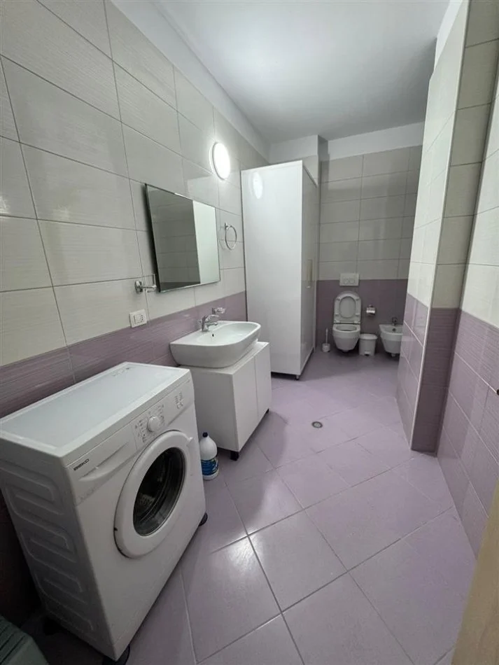 Durres, jepet me qera apartament 3+1 Kati 4, 1.000 € (VOLLGA DURRES!)