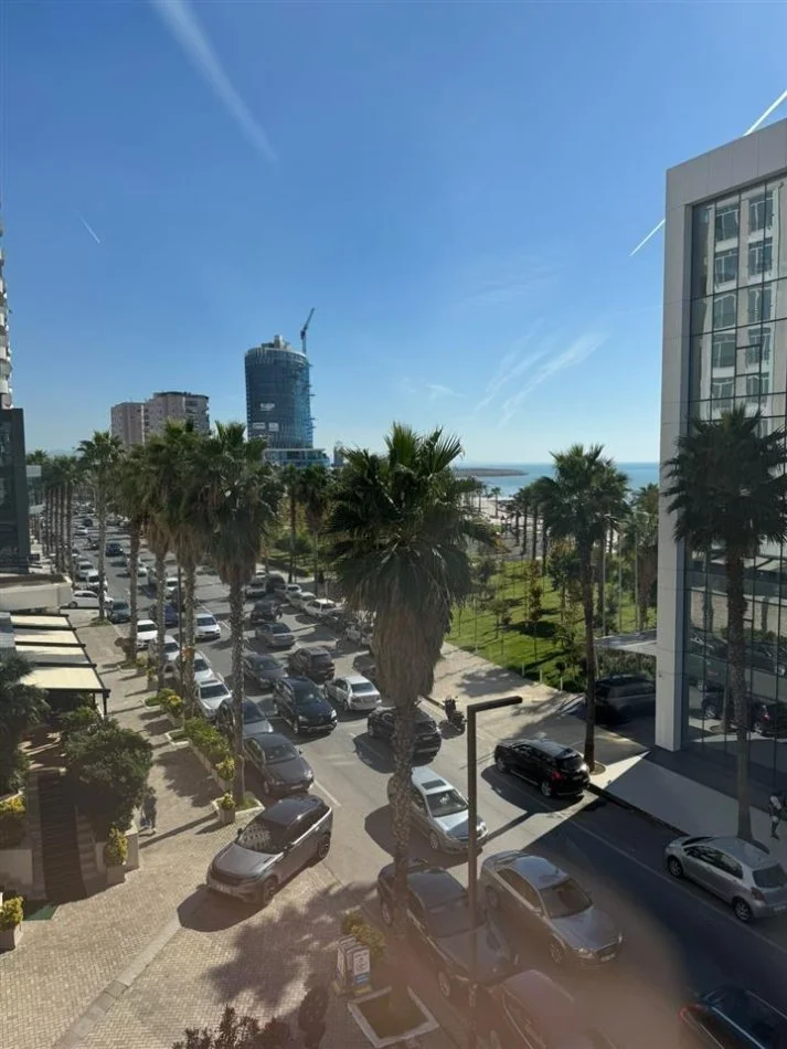 Durres, jepet me qera apartament 3+1 Kati 4, 1.000 € (VOLLGA DURRES!)