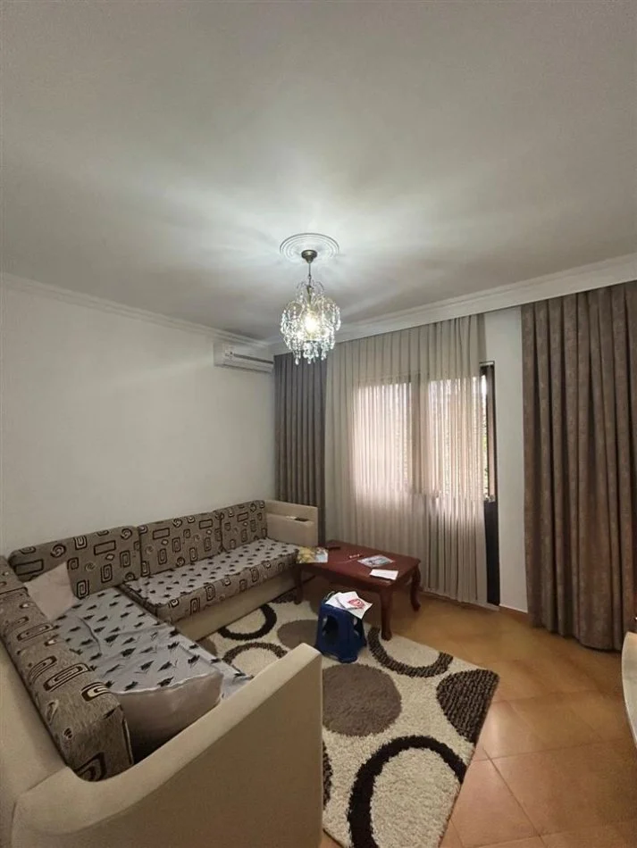 Tirane, jepet me qera shtepi 1+1+Aneks+Ballkon Kati 2, 80 m² 500 € (rruga Siri Kodra)