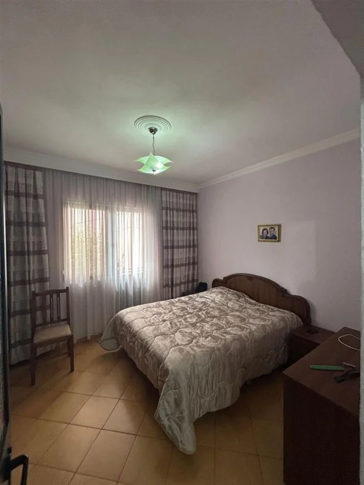 Tirane, jepet me qera shtepi 1+1+Aneks+Ballkon Kati 2, 80 m² 500 € (rruga Siri Kodra)