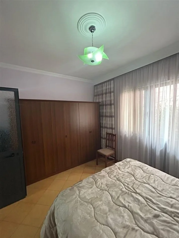 Tirane, jepet me qera shtepi 1+1+Aneks+Ballkon Kati 2, 80 m² 500 € (rruga Siri Kodra)