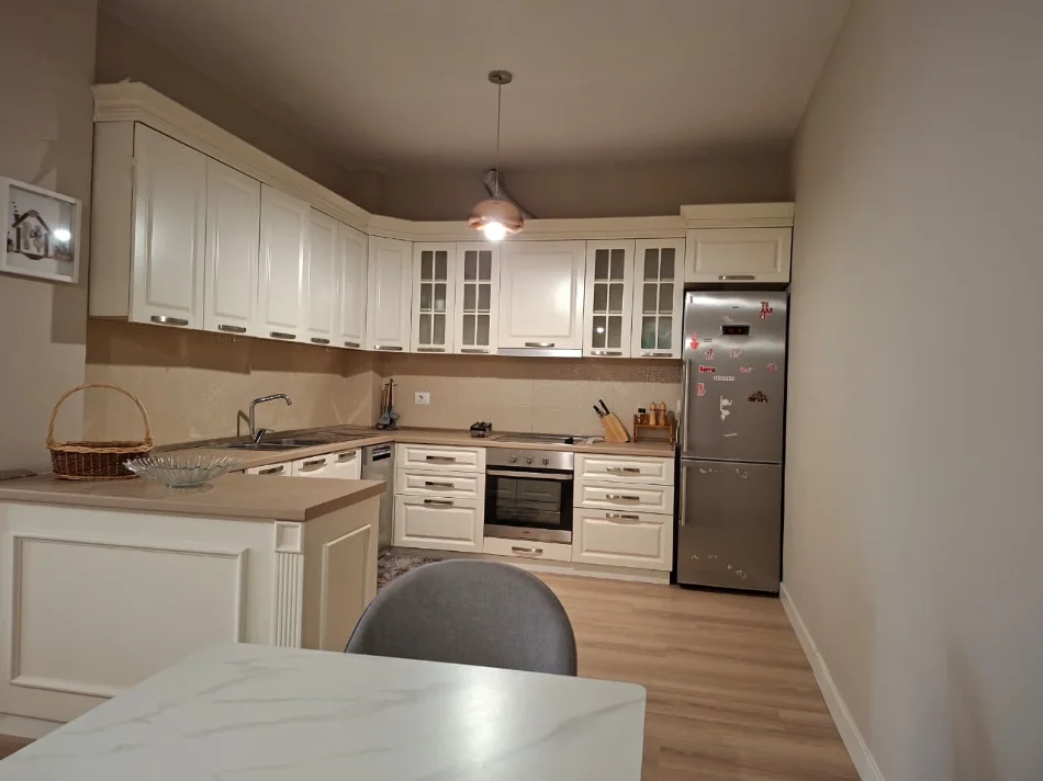 Jepet me Qera: Apt. 2+1+2wc & 1 Bllk ( Kopshti Botanik / Xhamia) Hera e parë me qera || 100% e re ️ 70,000 Lekë / Muaji