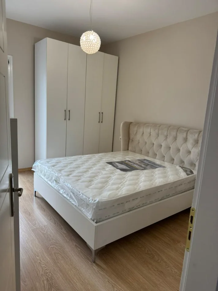Jepet me Qera: Apt. 2+1+2wc & 1 Bllk ( Kopshti Botanik / Xhamia) Hera e parë me qera || 100% e re ️ 70,000 Lekë / Muaji