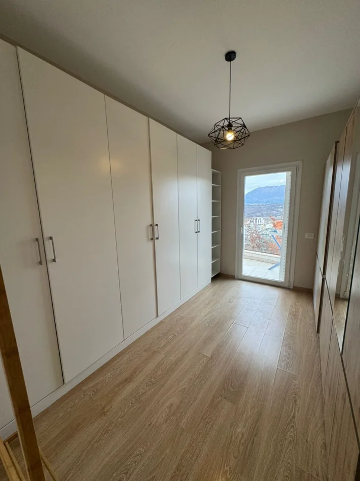 Jepet me Qera: Apt. 2+1+2wc & 1 Bllk ( Kopshti Botanik / Xhamia) Hera e parë me qera || 100% e re ️ 70,000 Lekë / Muaji