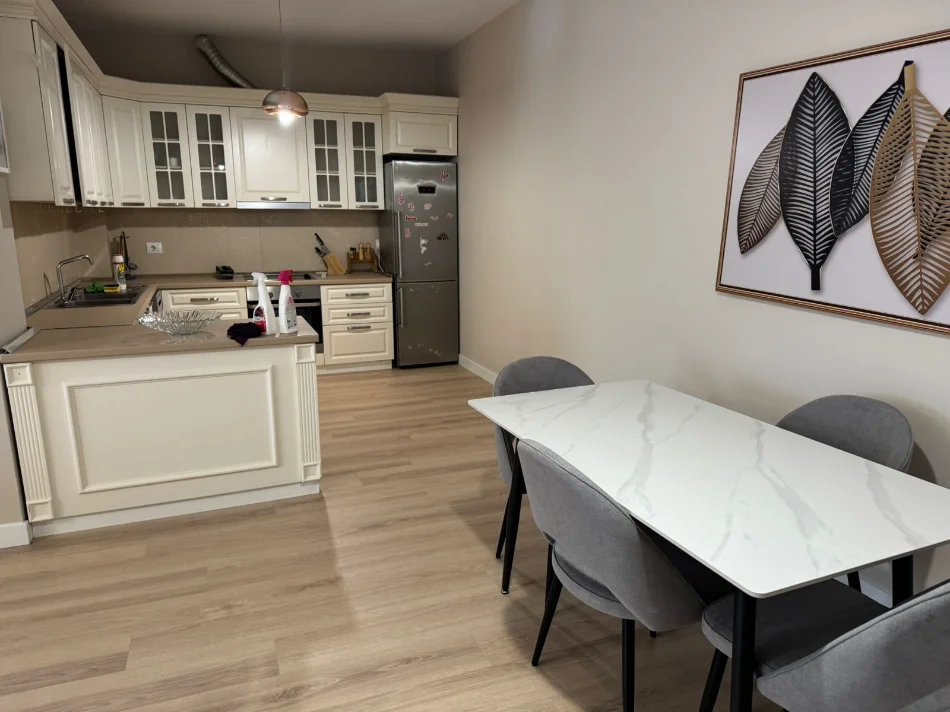 Jepet me Qera: Apt. 2+1+2wc & 1 Bllk ( Kopshti Botanik / Xhamia) Hera e parë me qera || 100% e re ️ 70,000 Lekë / Muaji