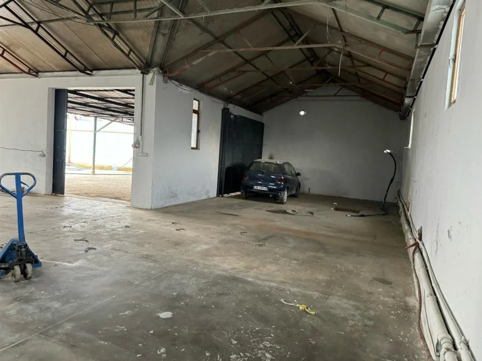 Tirane, jepet me qera ambjent biznesi Kati 0, 1,000 m² 1,300 € (Prush)