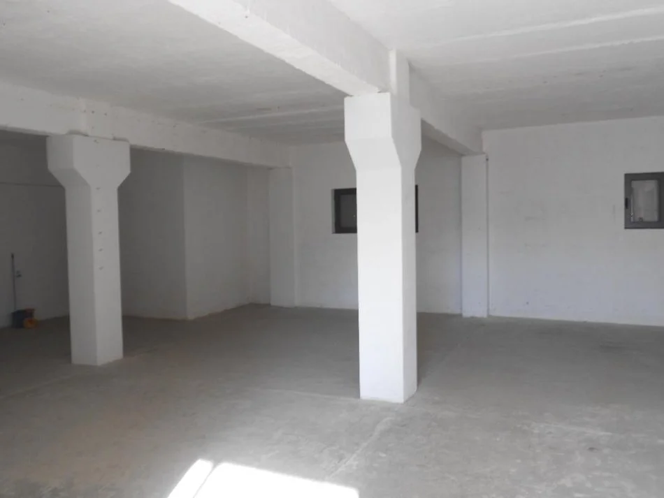 Tirane, jepet me qera ambjent biznesi Kati 2, 410 m² 1.000 € (Siri Kodra)