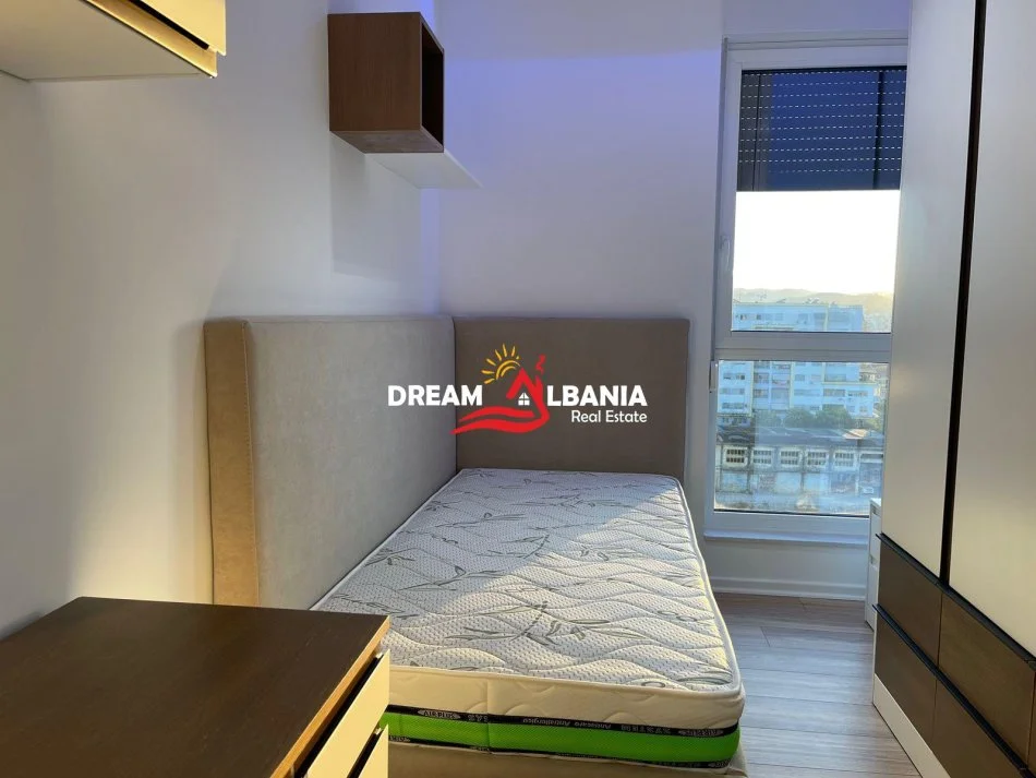 Tirane, jepet me qera apartament 2+1 , 130 m² (tek kompleksi Kontakt, 21 Dhjetori)