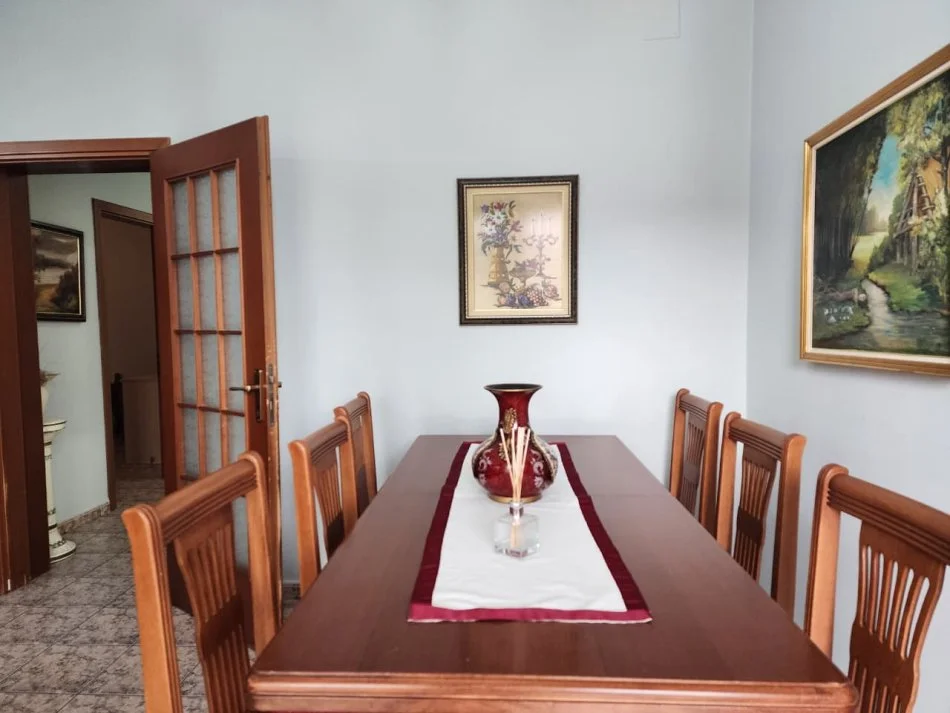 Jepet me Qera Kati 2 i një vile : 3+1+2wc & 3 Bllk & Oborr (📍Ish Tregu Elektrik - Kompleksi Grand )🔥 Gjelbërim & Hapësirë maksimale ✨️ 75,000 Lekë / Muaji