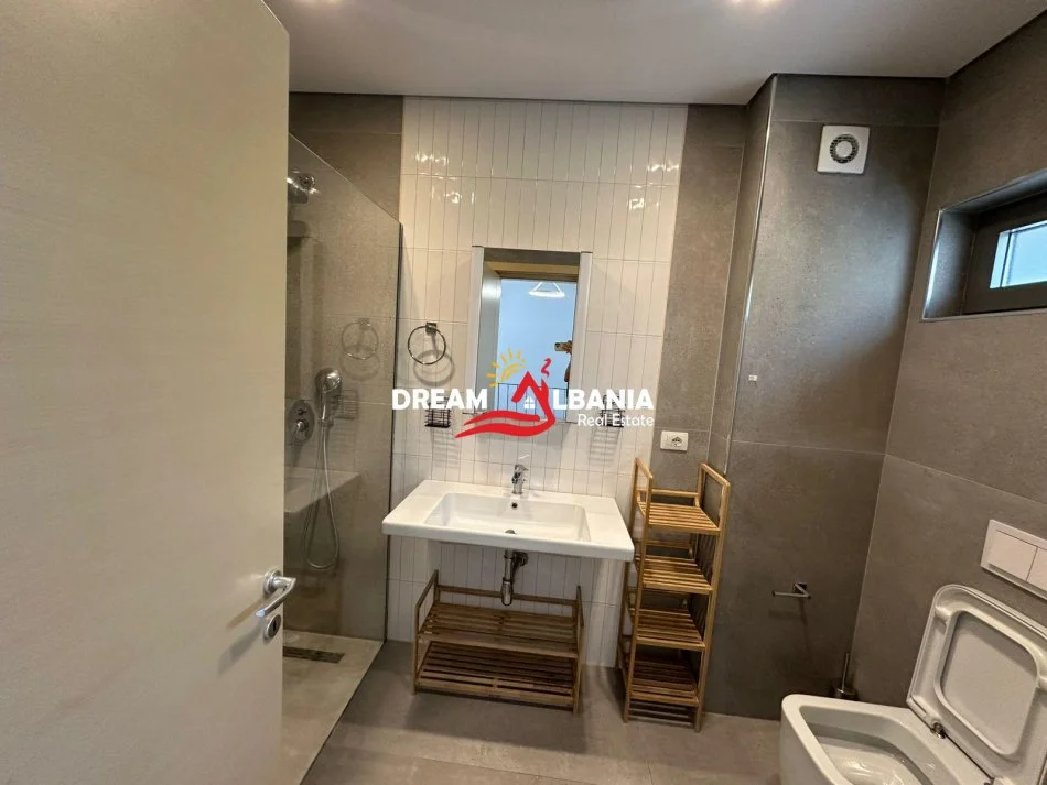 Tirane, jepet me qera apartament 2+1 Kati 2, 250 m² 1.550 € (ne Mullet, prane OKO FARM)