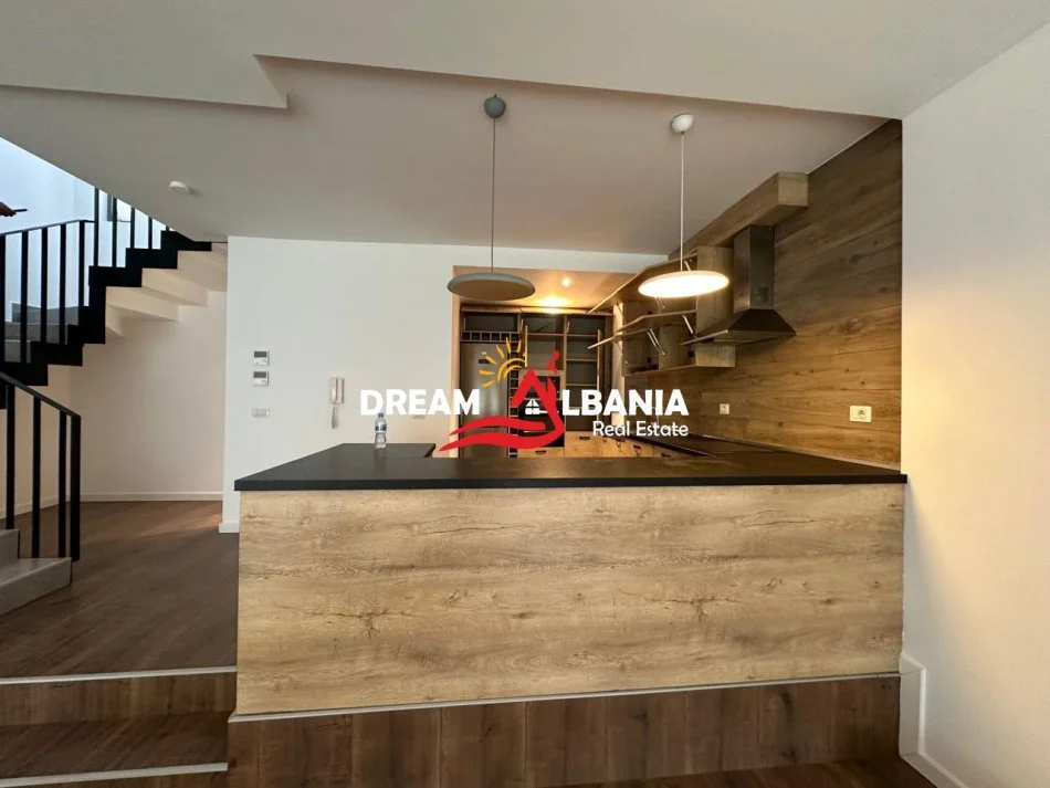 Tirane, jepet me qera Vile 3 Katshe Kati 3, 250 m² 2.350 € (ne Mullet prane OKO FARM)